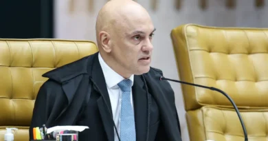 Moraes encaminha a Fachin pedido de investigação contra Mendonça