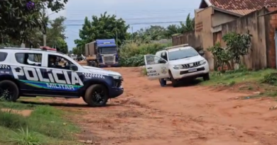 Suspeito foge para cômodo, avança com faca contra PM e morre baleado