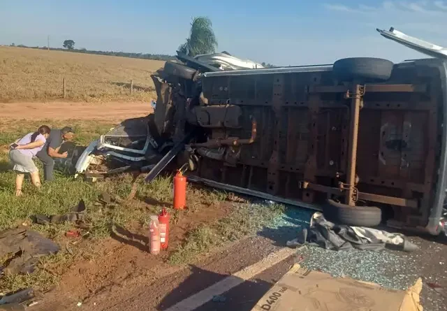 Número de mortes no acidente entre van com pacientes de Eldorado e carro na BR-163 sobe para cinco