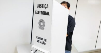 Celular na cabine, ‘cola’ e manifestação política: saiba o que pode nas eleições