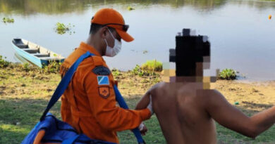 Bêbado, homem se assusta com ariranhas no Rio Paraguai e quase se afoga