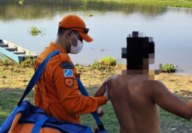 Bêbado, homem se assusta com ariranhas no Rio Paraguai e quase se afoga