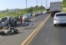 Motociclista morre e outro é socorrido com quadro gravíssimo ao baterem em caminhonete na BR-163
