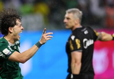 Palmeiras atropela o Corinthians em casa e agrava crise do rival