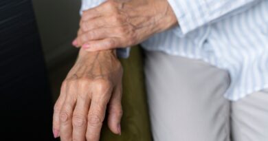 Especialista alerta que osteoporose evolui sem sintomas e reforça prevenção desde cedo