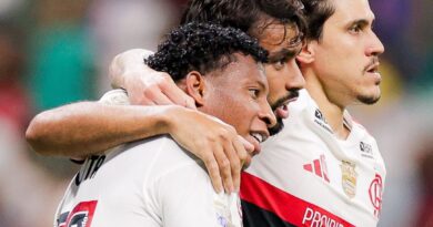 Flamengo domina o Bahia e volta a ocupar a liderança do Brasileirão