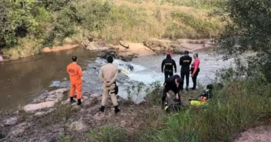 Menina de 12 anos morre afogada ao escorregar em pedras e cair no rio