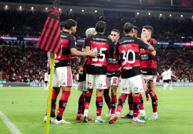 Flamengo vence Atlético-MG com gol nos acréscimos e mantém liderança do Brasileirão