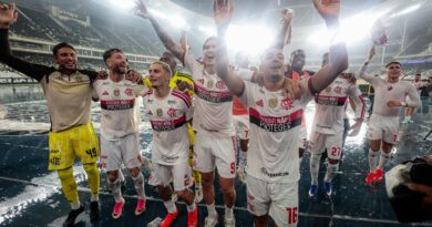 Flamengo goleia o Vasco no Nilton Santos e aumenta vantagem na liderança