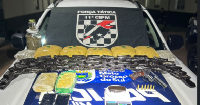 Fuga de moto termina com prisão e apreensão de drogas e arma em Campo Grande