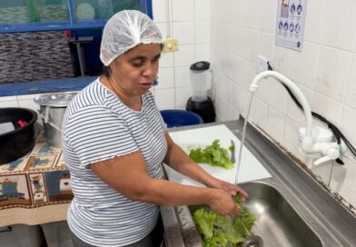 Dia da Merendeira: Dona Luzia é exemplo de inclusão em escola 