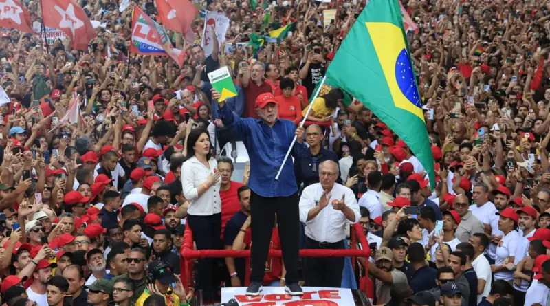 Lula é reeleito presidente do Brasil pela quarta vez